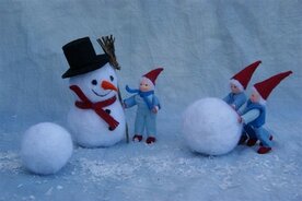 Sneeuwpoppen maken.
