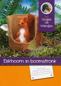 Pakket Eekhoorn in boomstronk