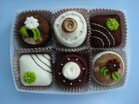 Pakket Heerlijke petit fours bruin creme