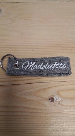 Tas/ sleutelhanger. Madeliefste