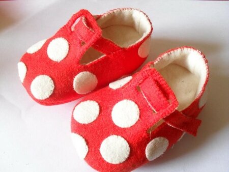 Patroonblad Babyslofjes Rood met witte stippen