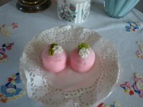 Petit Fourtje rond roze met slagroomtoefje