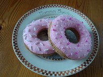 Donuts Rose met witte kraaltjes