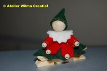 Pakket Kerstkabouter zittend op een hulstblad